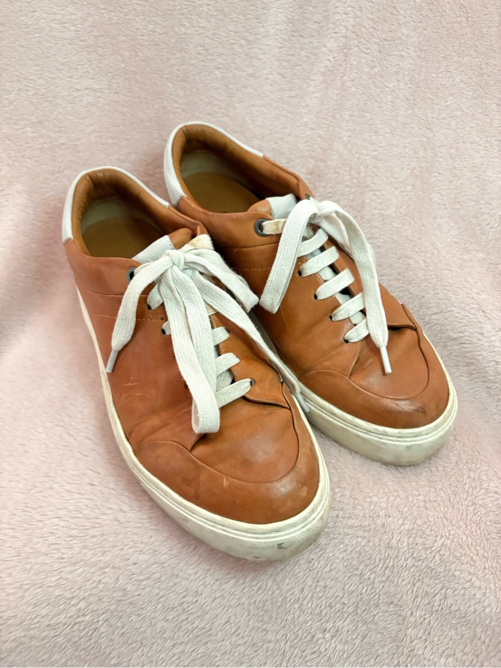 Ariat Casual Leather Sneakers in Tan with White Laces